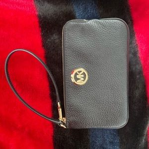 Michael kors wristlet